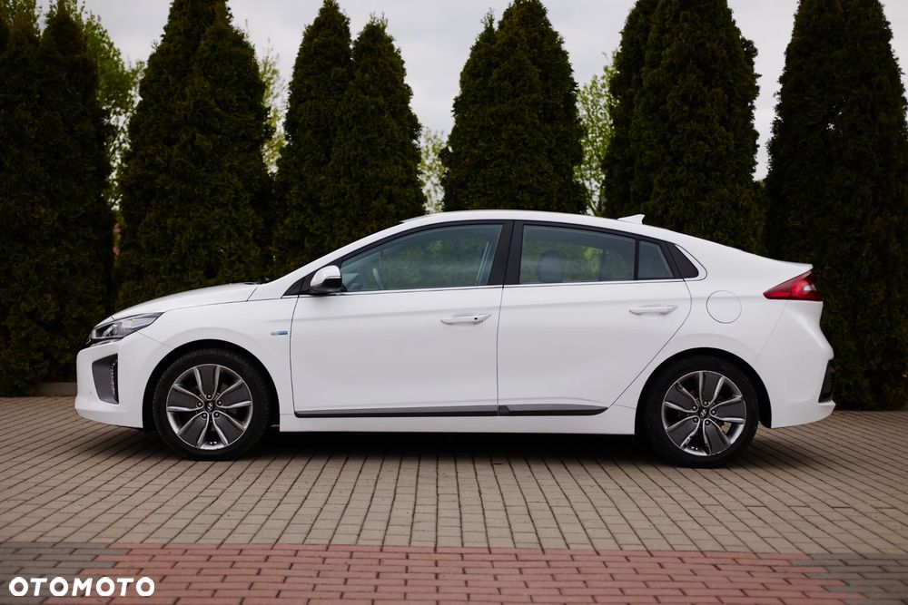 Hyundai IONIQ Hybrid Platinum - 2