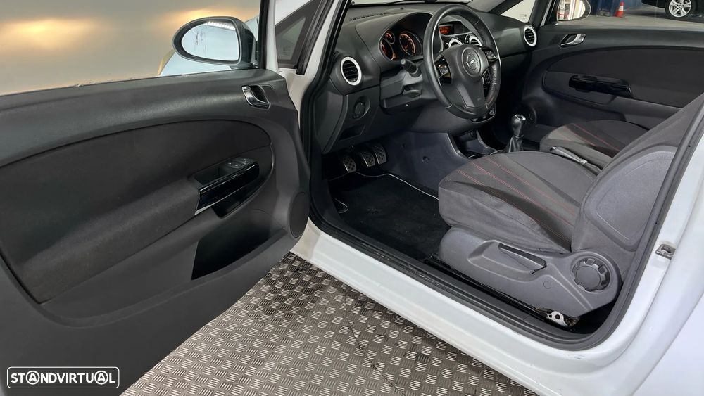 Opel Corsa 1.2 Black Edition - 10