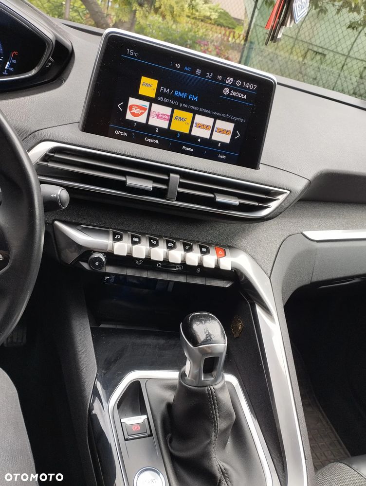 Peugeot 3008 1.2 PureTech Allure S&S - 17