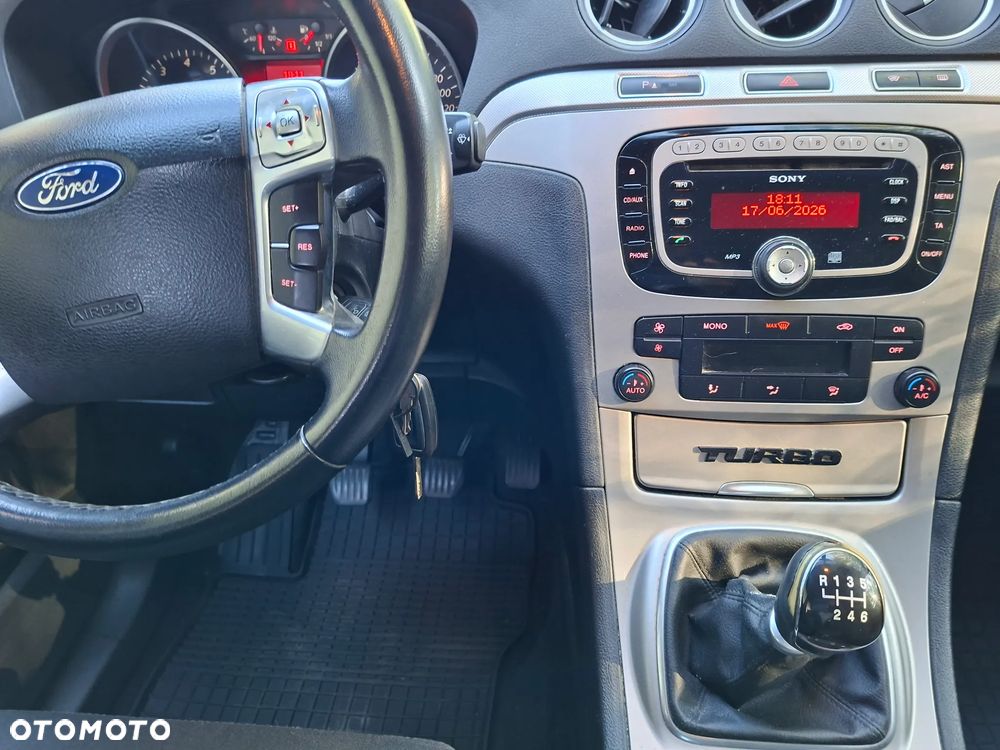 Ford S-Max - 11