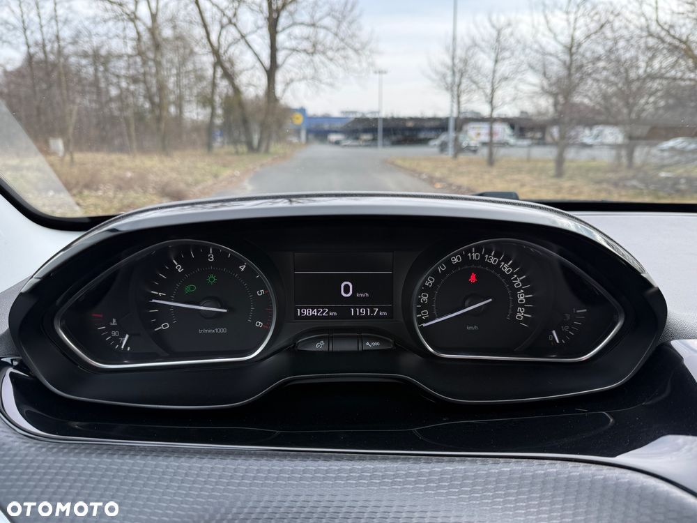 Peugeot 2008 1.6 BlueHDi Style - 13