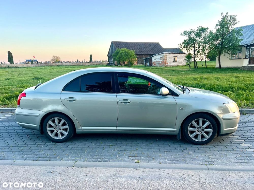 Toyota Avensis 1.8 VVT-i - 2