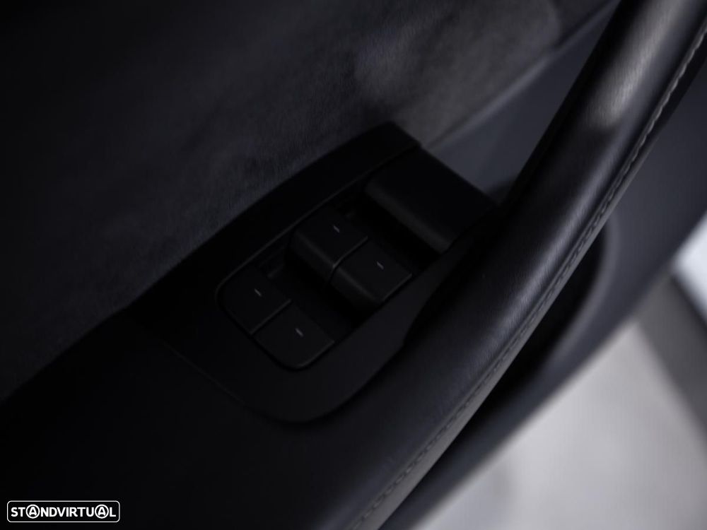 Tesla Model Y Long Range Tração Integral - 16