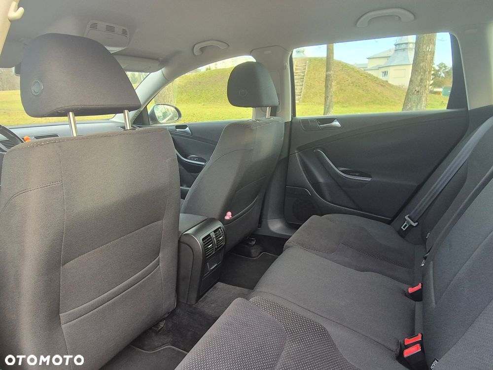 Volkswagen Passat 1.8 TSI Individual - 13