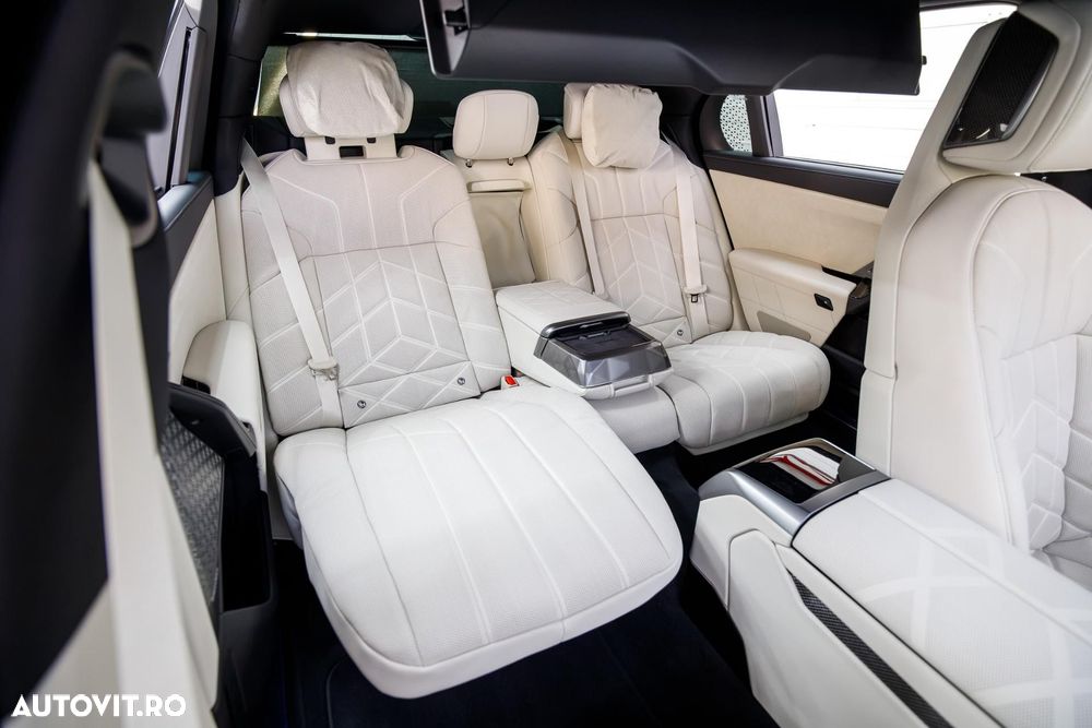 BMW Seria 7 740 xDrive MHEV - 24