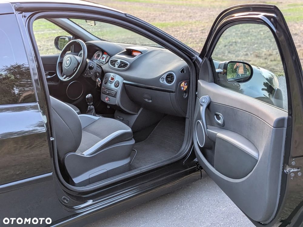 Renault Clio - 26
