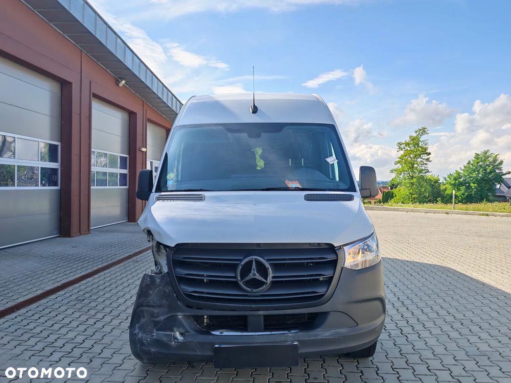 Mercedes-Benz Sprinter - 2