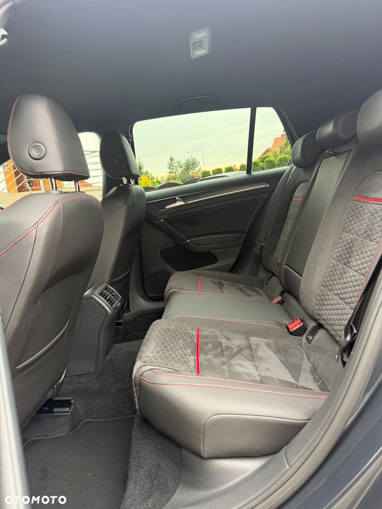 Volkswagen Golf - 23