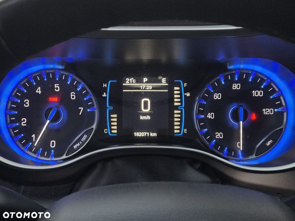 Chrysler Pacifica - 8