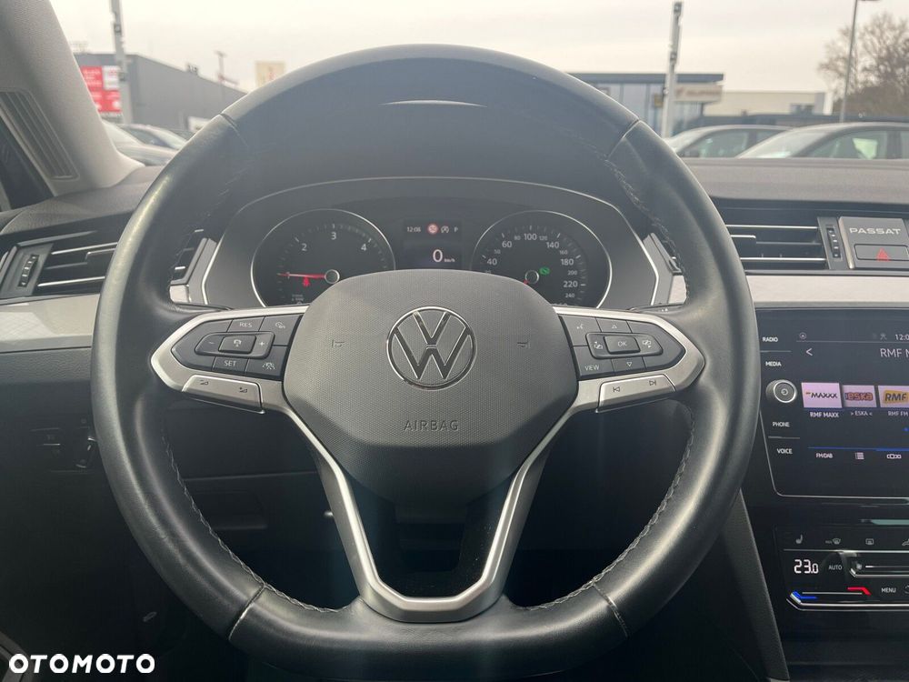 Volkswagen Passat - 25