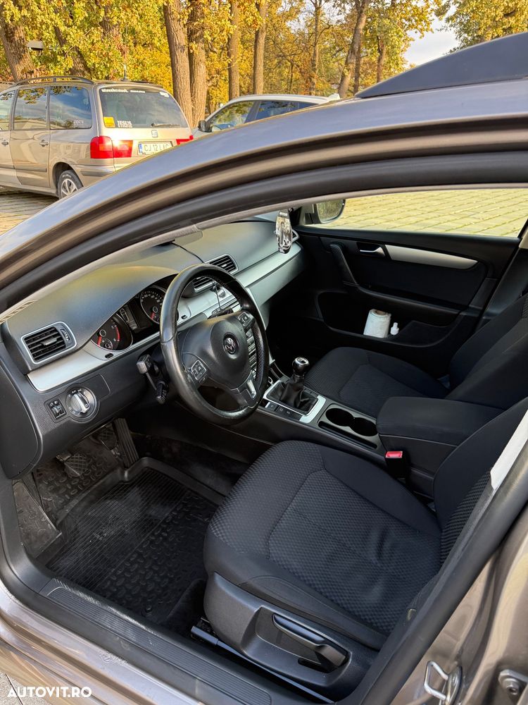 Volkswagen Passat - 11