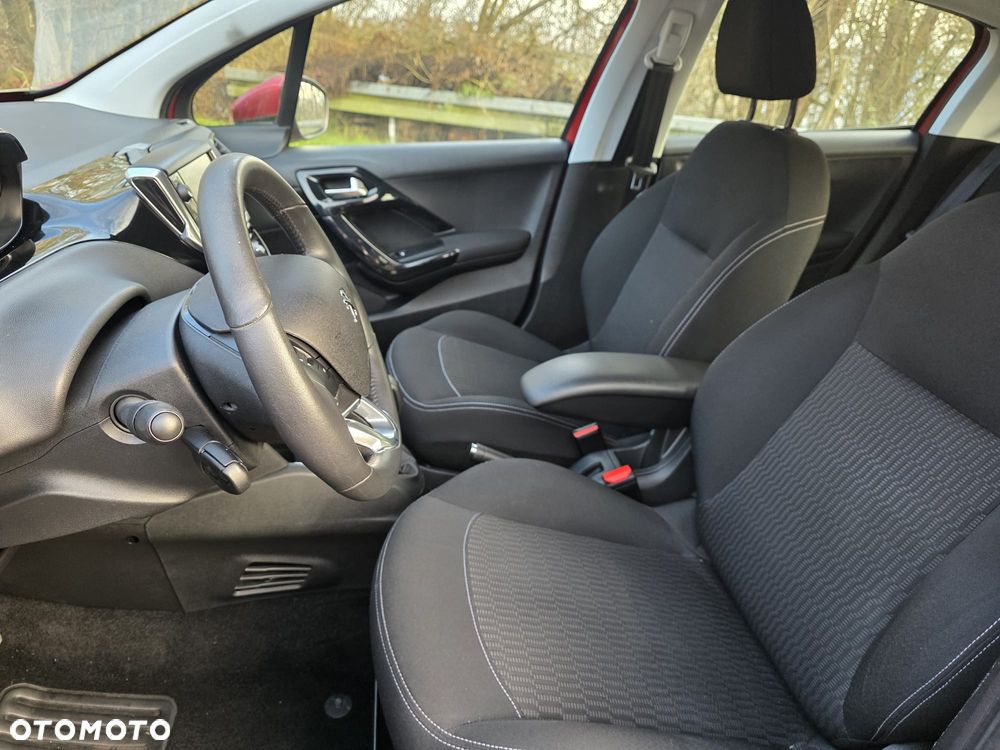 Peugeot 208 - 18