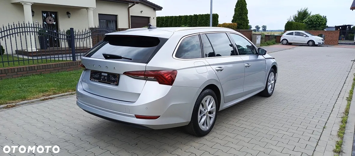 Skoda Octavia Combi 2.0 TDI DSG Exclusive Plus - 5