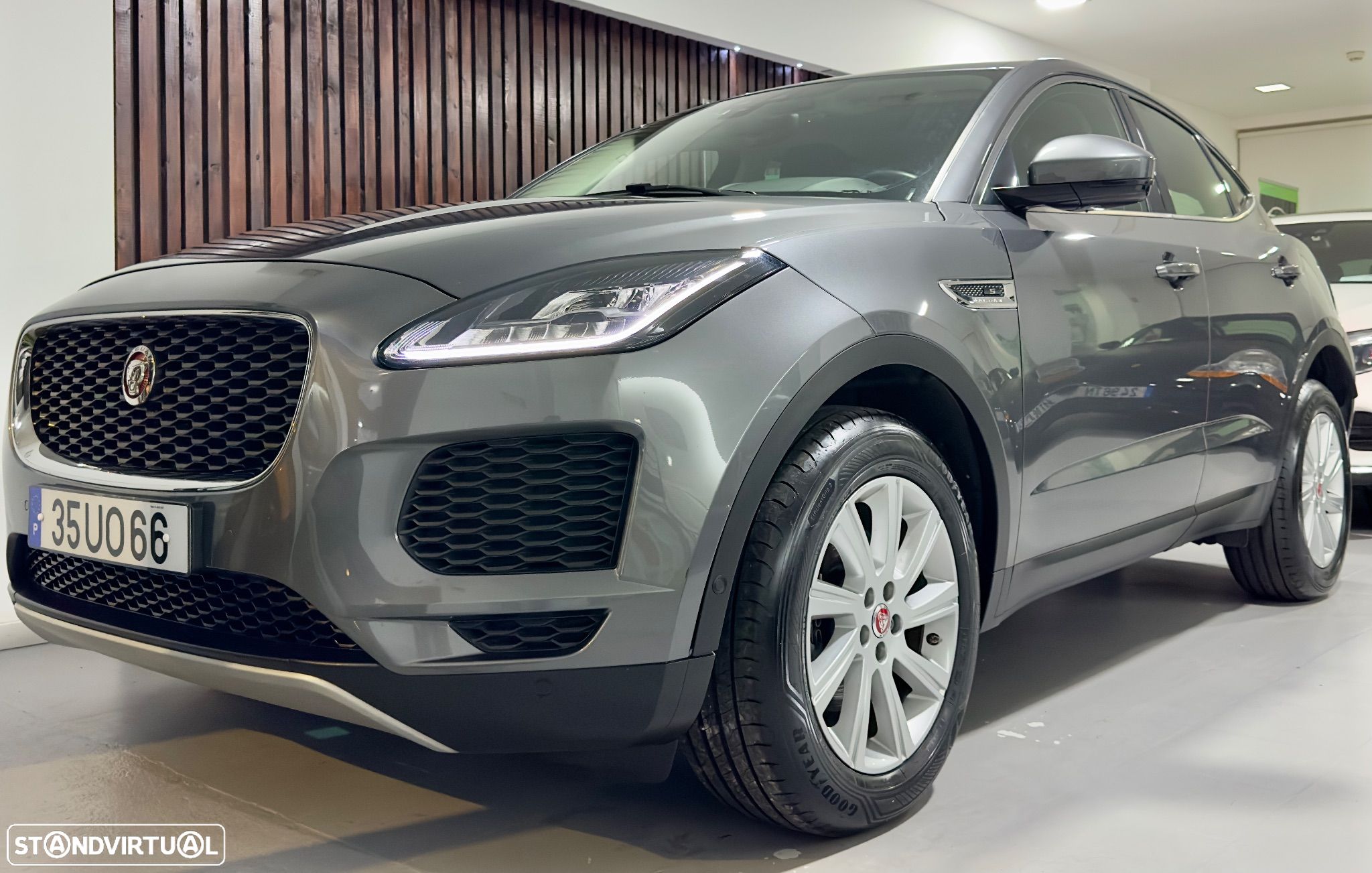 Jaguar E-Pace 2.0 i4D R-Dynamic S - 1