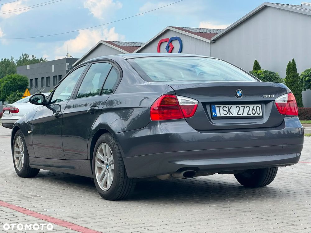 BMW Seria 3 318i - 4