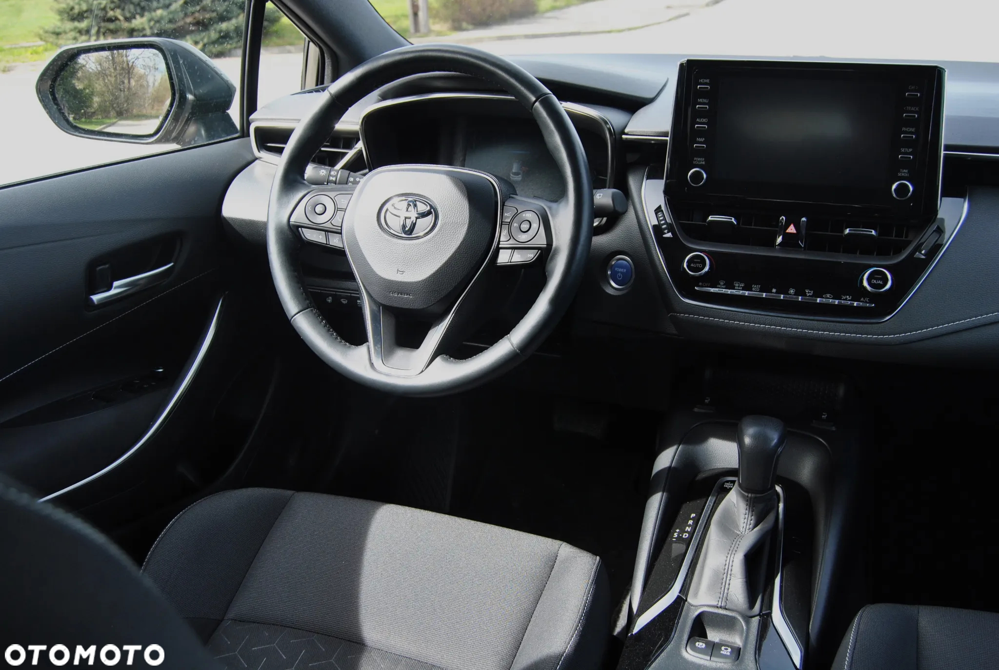 Toyota Corolla 2.0 Hybrid Touring Sports Business Edition - 11