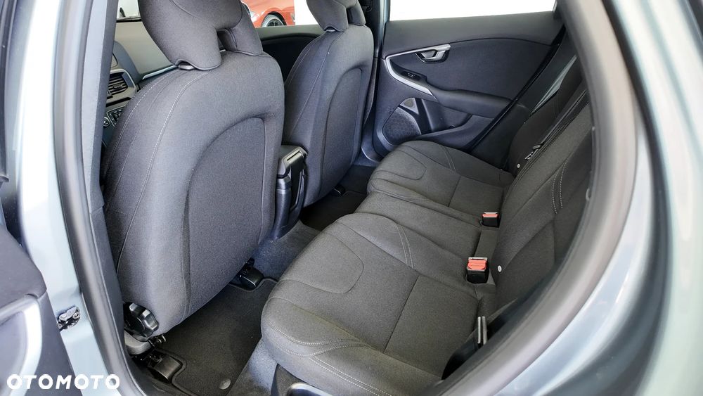 Volvo V40 D2 Kinetic - 13