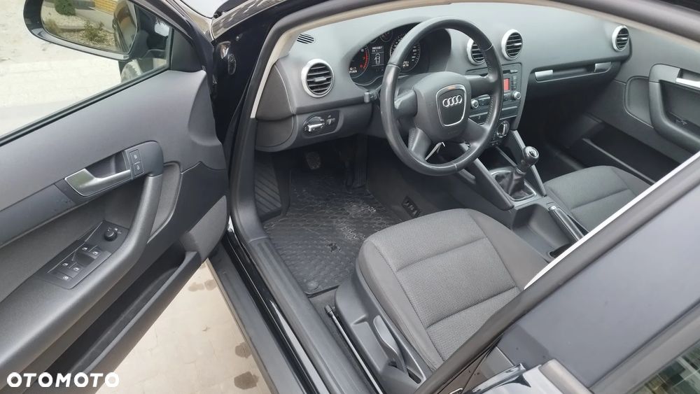 Audi A3 Sportback 1.6 Ambiente - 4