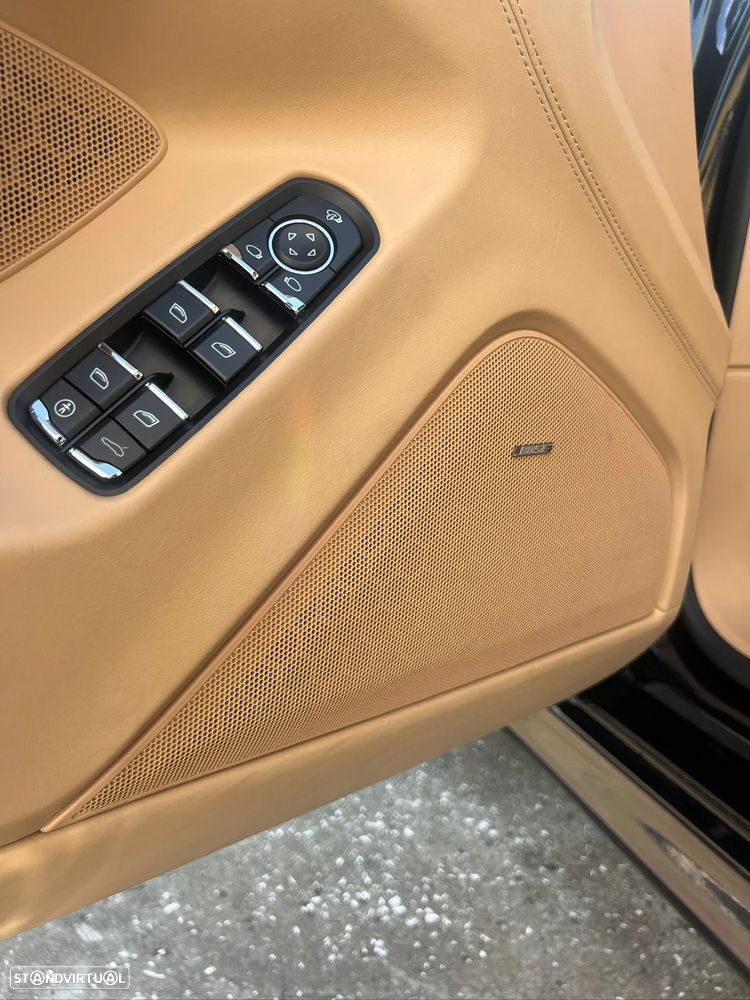 Porsche Panamera Turbo PDK - 23