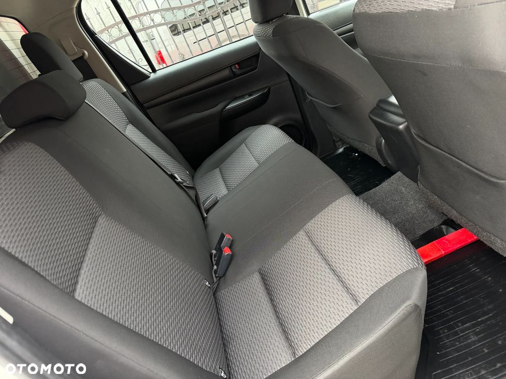 Toyota Hilux 2.4 D-4D Double Cab DLX 4x4 - 32