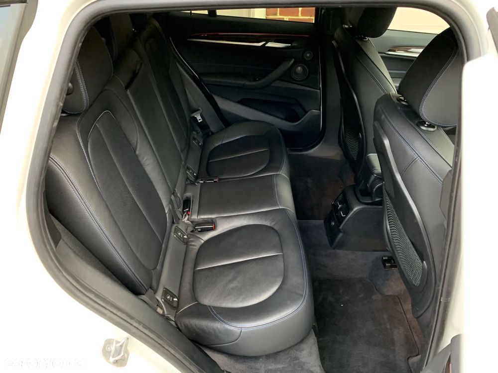 BMW X1 xDrive28i Sport Line - 25
