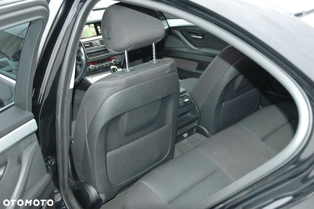 BMW Seria 5 518d - 15