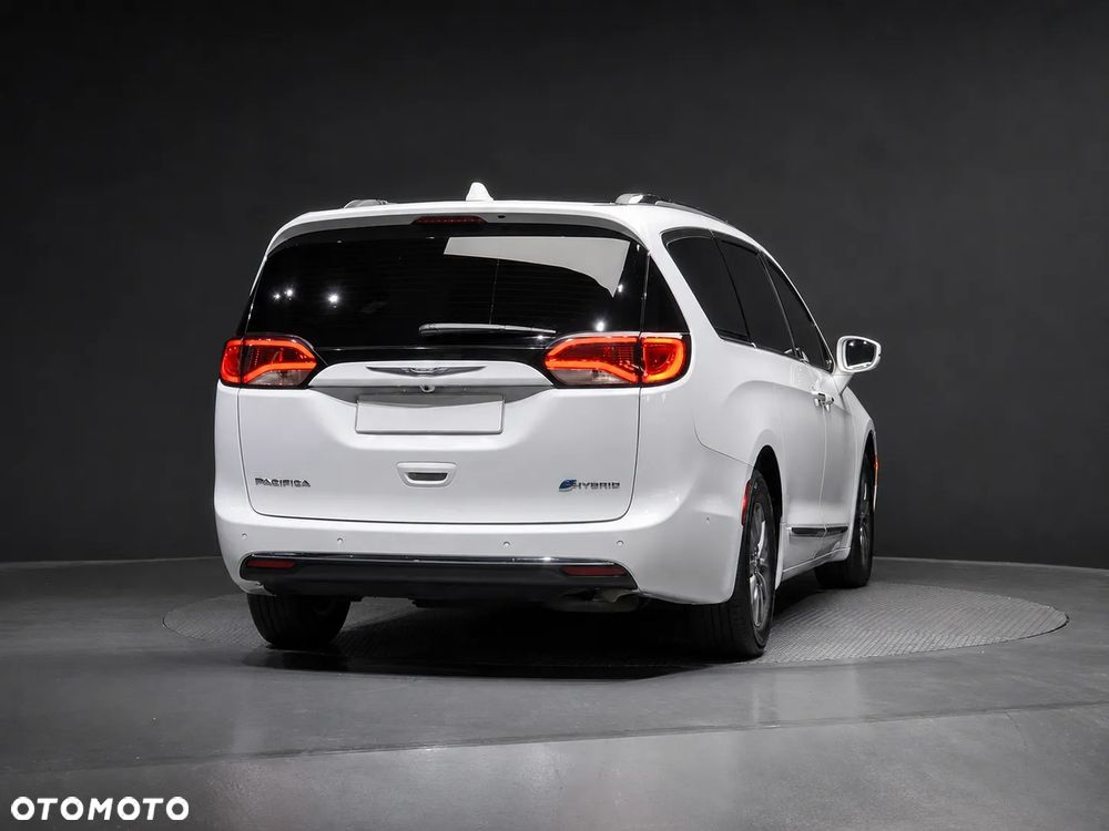 Chrysler Pacifica - 4