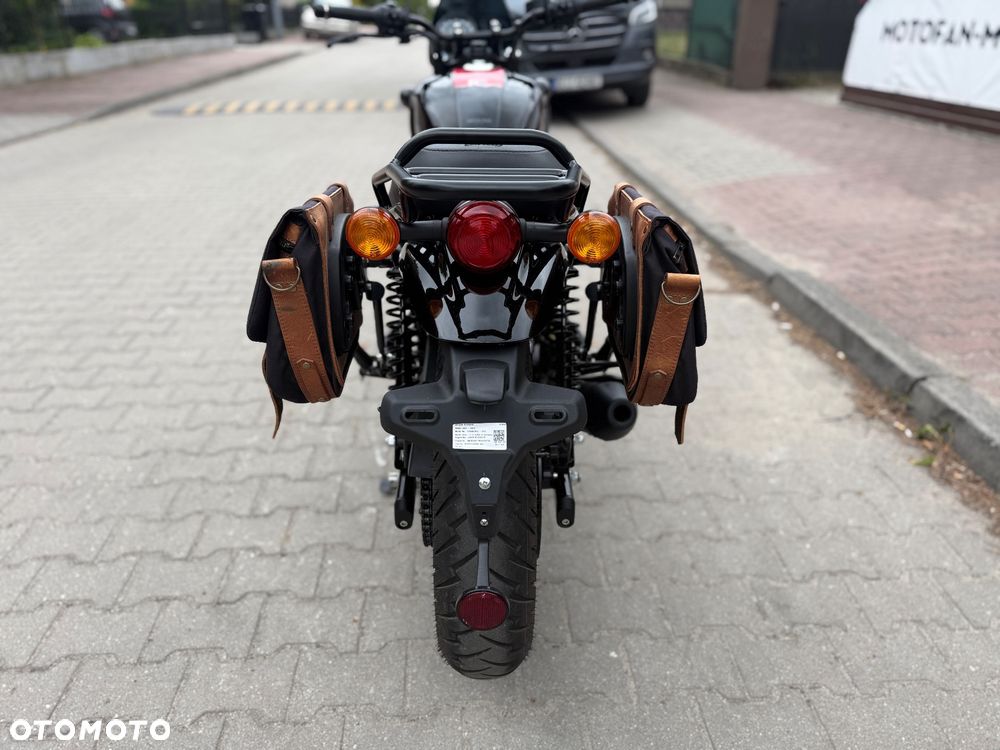 Royal Enfield HNTR - 17