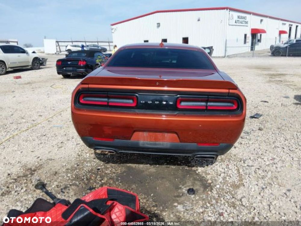 Dodge Challenger - 4