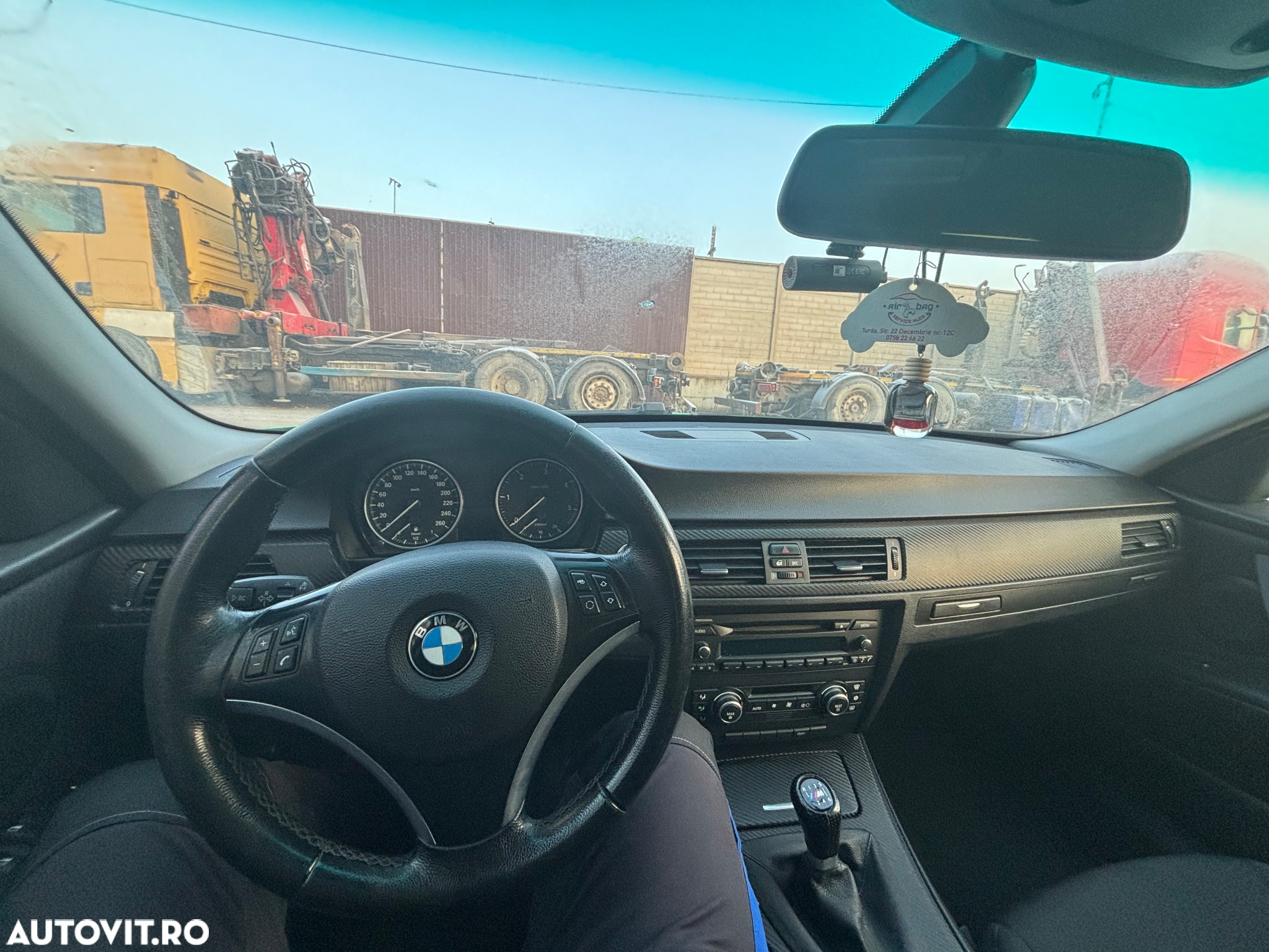 BMW Seria 3 318d - 26