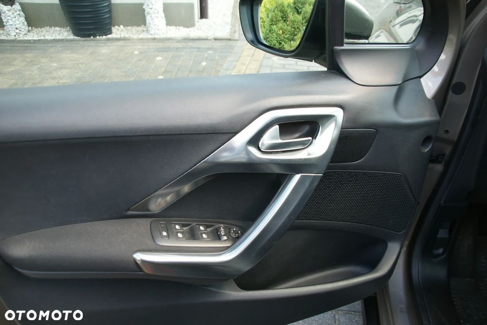 Peugeot 2008 1.6 BlueHDi Allure - 16