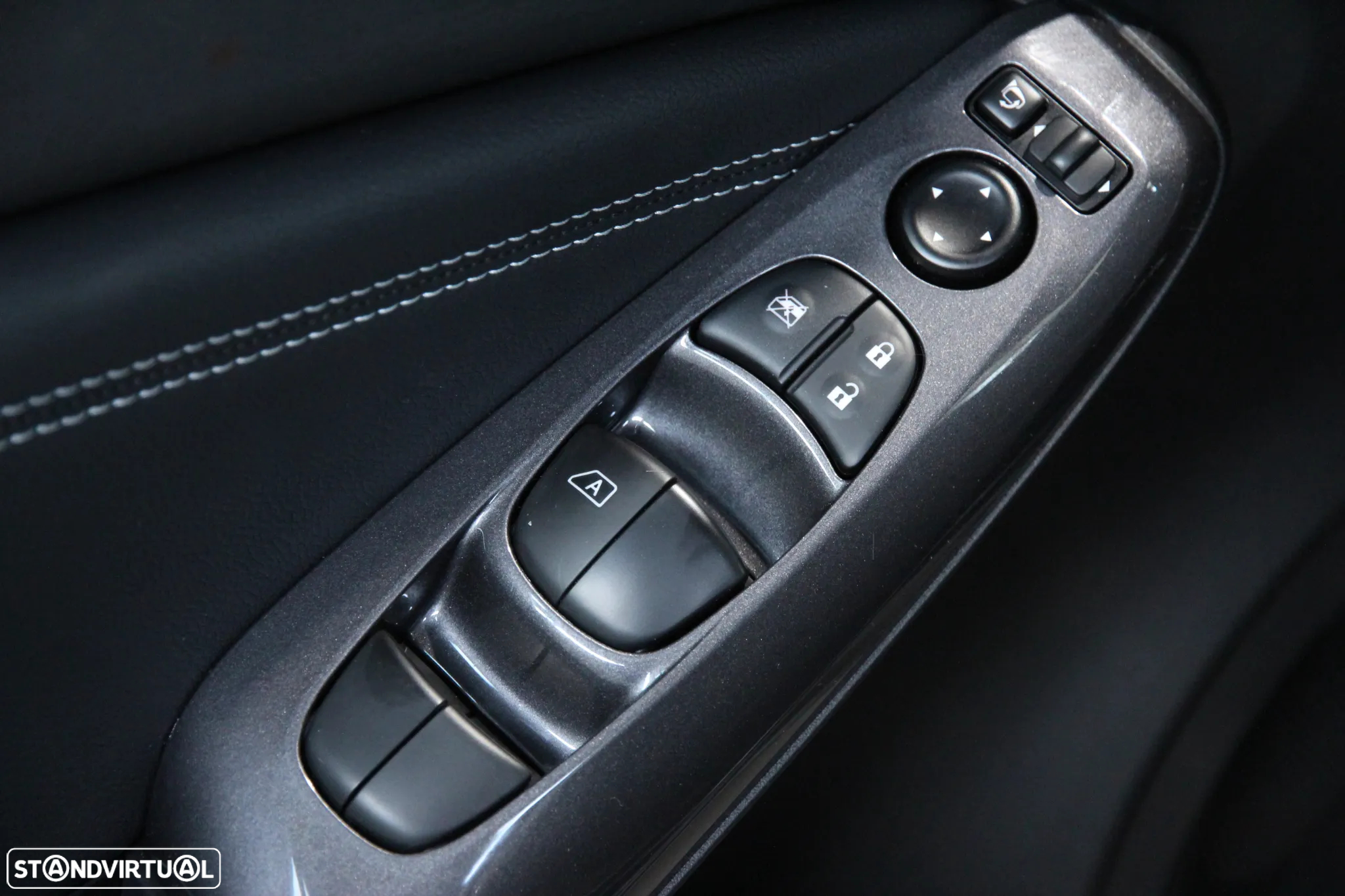 Nissan Juke 1.0 DIG-T N-Connecta NAV. DCT - 10