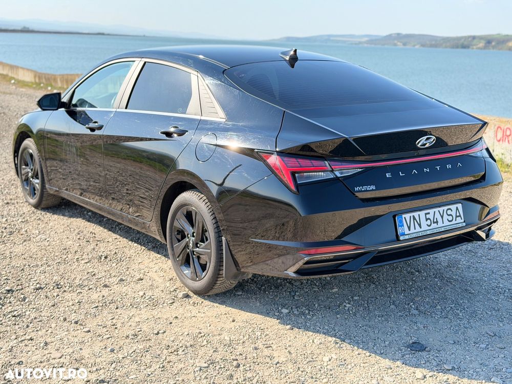 Hyundai Elantra 1.6 l 123 CP 6MT Highway - 5