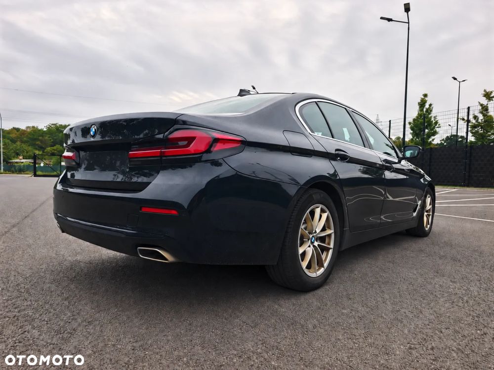 BMW Seria 5 2022 photo 3