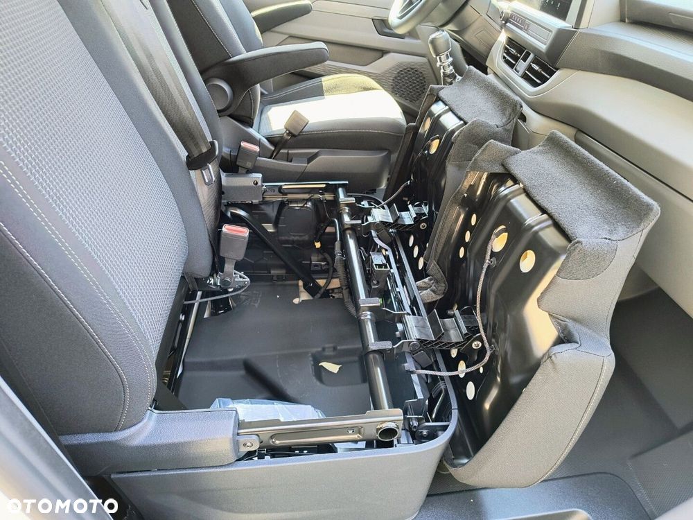 Volkswagen Transporter Furgon silnik: 2,0 l TDI 150 KM / skrzynia biegów: 6-biegowa manualna rozstaw osi: 3100 mm - 19
