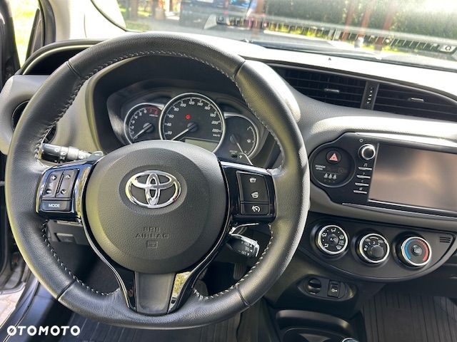 Toyota Yaris 1.5 Premium CVT - 24