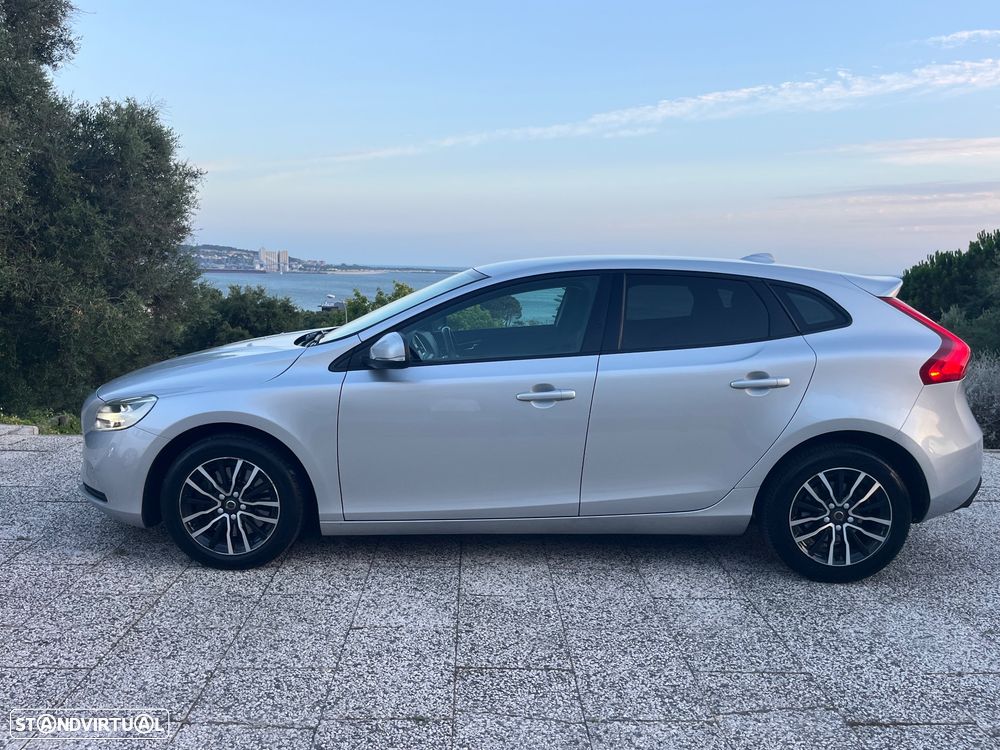 Volvo V40 2.0 D3 Momentum - 5
