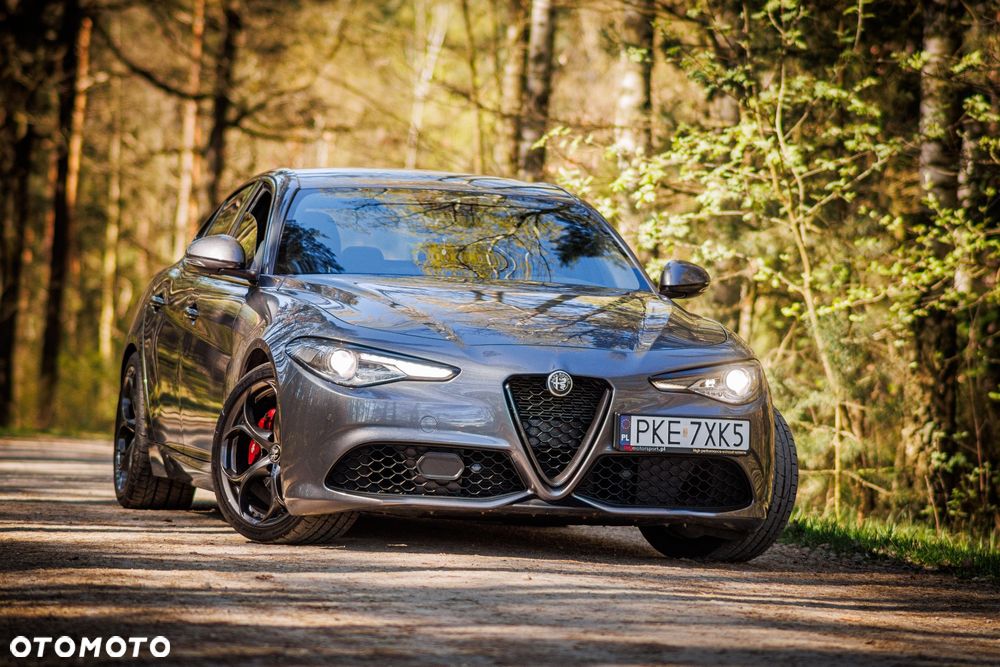 Alfa Romeo Giulia 2.0 Turbo 16V AT8-Q4 Veloce - 2