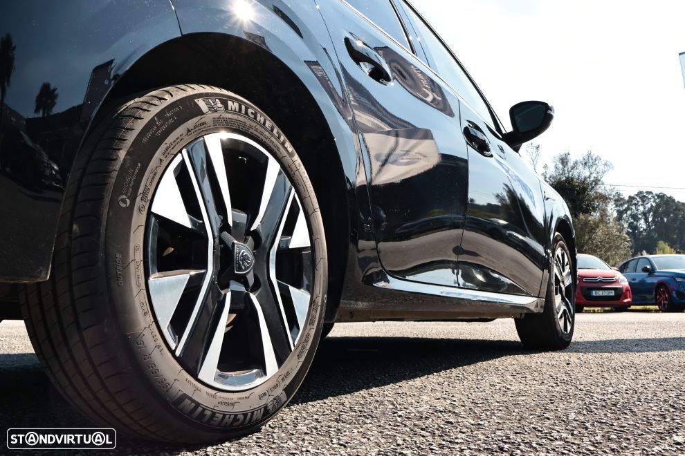 Peugeot 208 1.2 PureTech Allure - 5