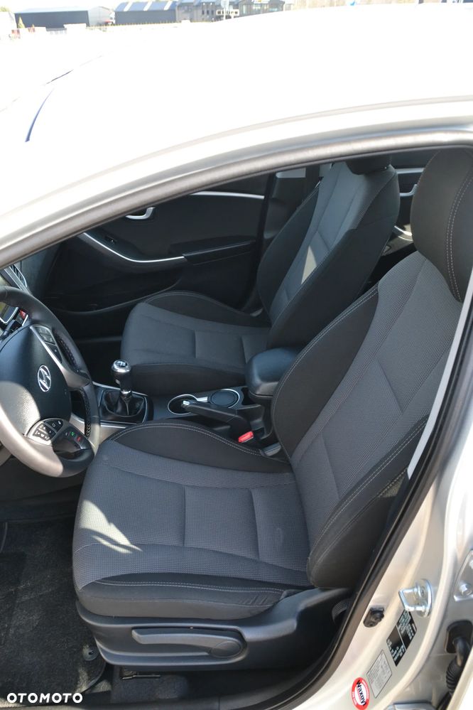 Hyundai i30 i30cw 1.6 Trend - 22