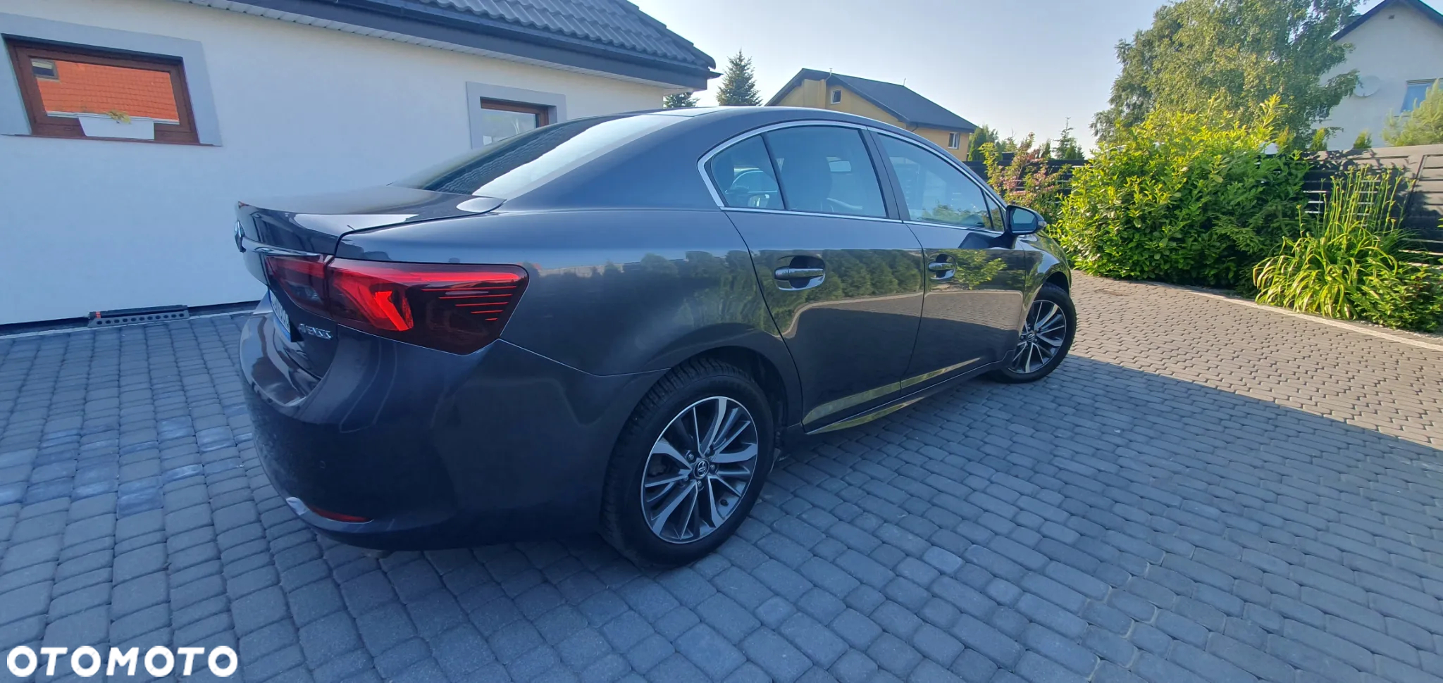Toyota Avensis 2.0 D-4D Premium - 31
