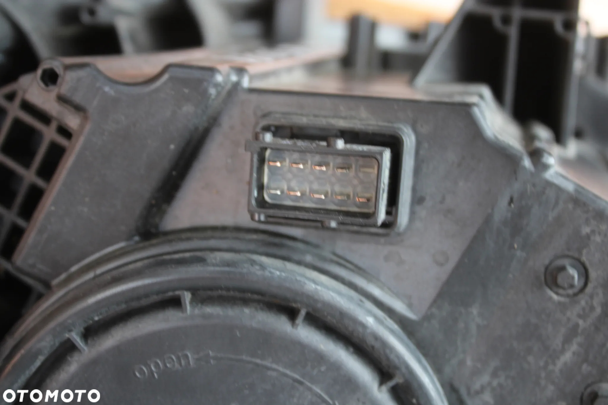 LAMPA PRAWA PRZEDNIA SOCZEWKA OPEL ZAFIRA C EUROPA ORYGINALNA !!!BARDZO ŁADNA!!! DEMONTAŻ 13399859 - 13