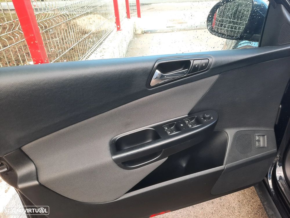VW Passat Variant 2.0 TDI Confortline - 22