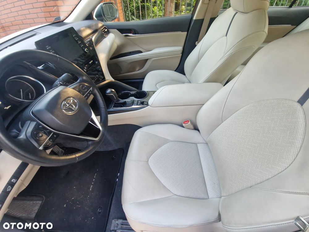 Toyota Camry - 6