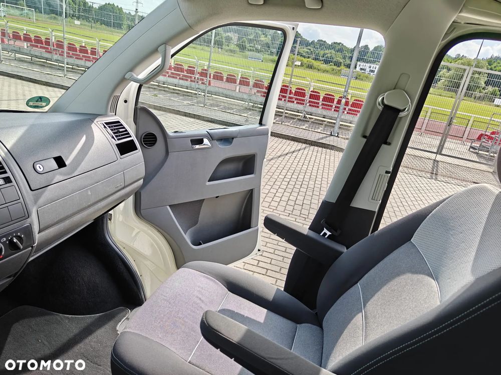 Volkswagen Multivan - 12