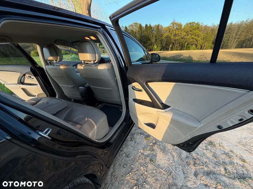 Toyota Avensis 1.8 Premium EU5 - 26