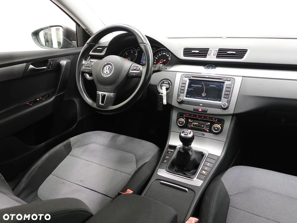 Volkswagen Passat 2.0 Blue TDI SCR Highline - 29