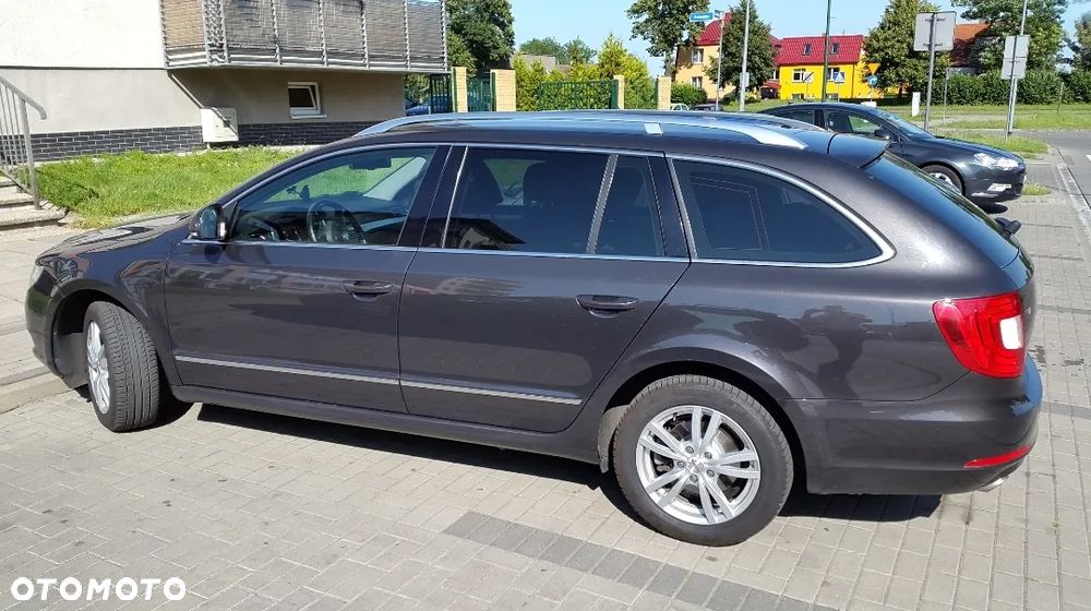 Skoda Superb 2.0 TDI Platinum DSG - 2