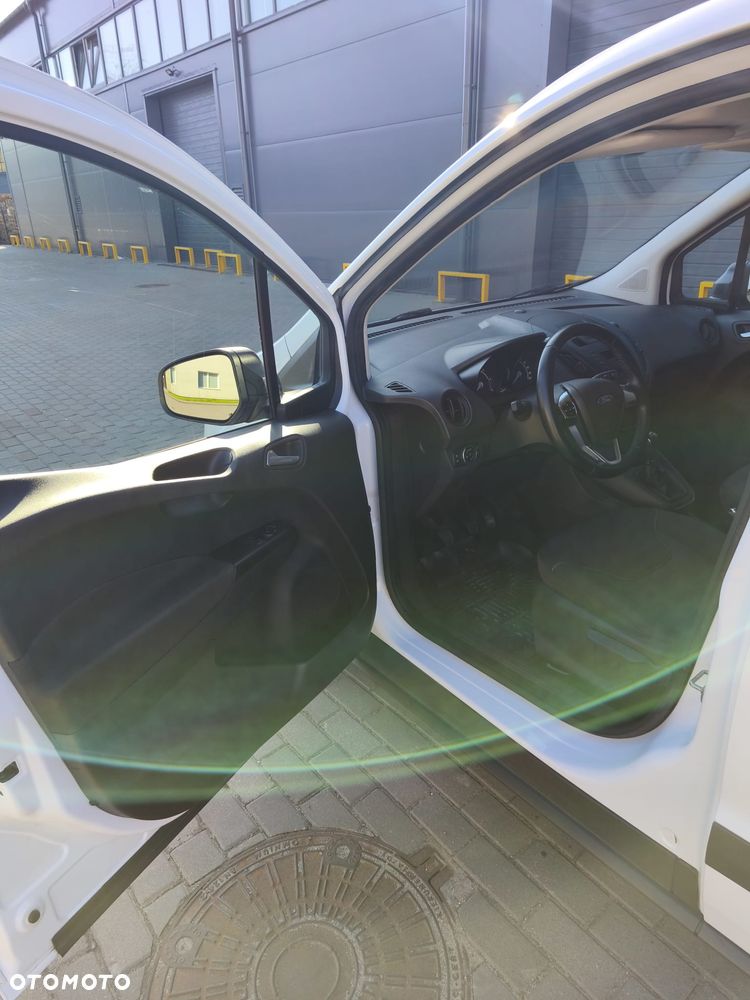 Ford Transit Courier - 12