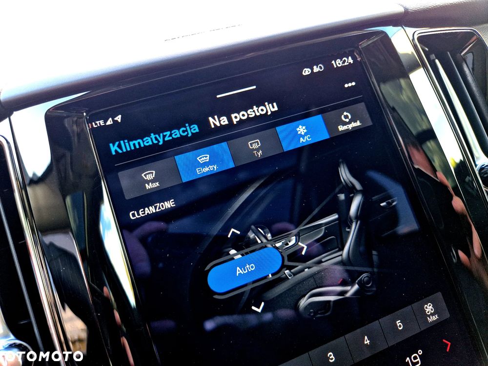 Volvo XC 60 B4 B Plus Dark - 18